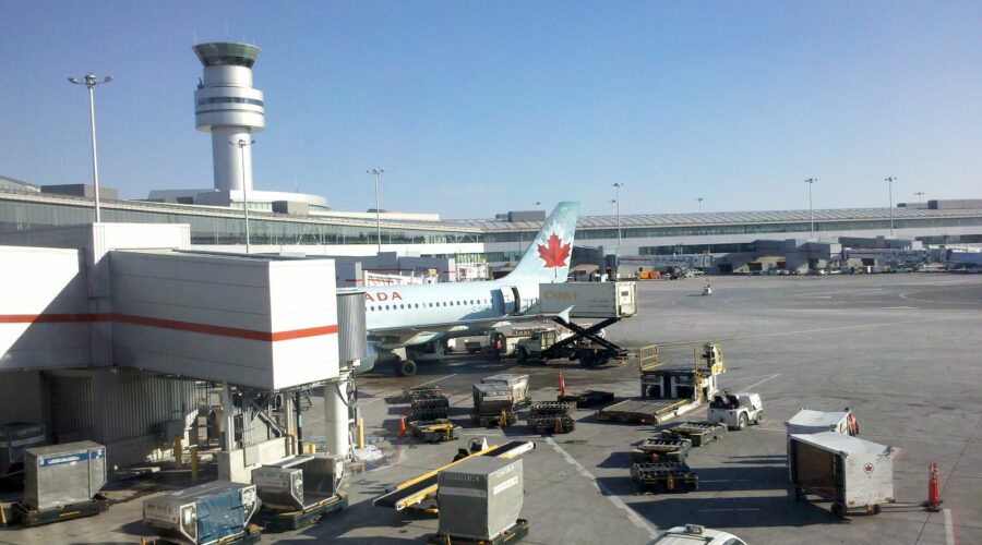 Vol audacieux de 20 millions de dollars à l’aéroport Pearson : Neuf individus arrêtés, implication d’anciens employés d’Air Canada