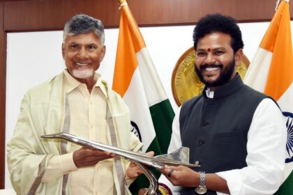 Le Ministre en chef de l’Andhra Pradesh, Chandrababu Naidu, discute du développement de sept nouveaux aéroports avec le Ministre de l’Aviation Civile, Rammohan