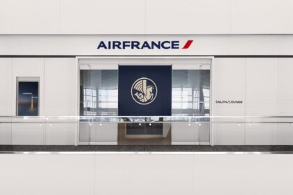 Critique du Salon Air France à LAX : Moderne, spacieux et stylé.