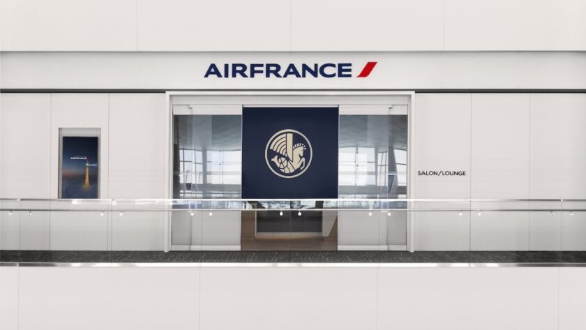 Critique du Salon Air France à LAX : Moderne, spacieux et stylé.