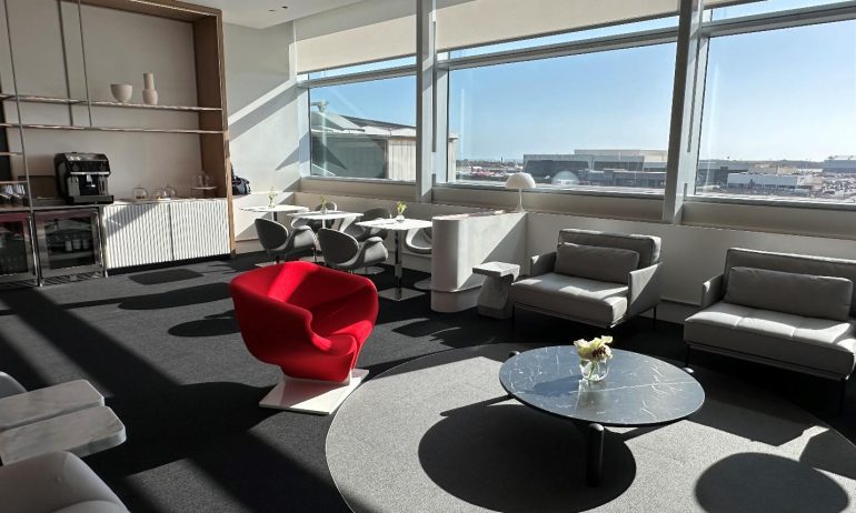 Espace privé pour les passagers La Première dans le salon Air France à LAX