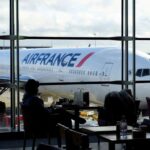 Le PDG d’Air France-KLM critique vivement le principal aéroport de Paris pour la pénurie de places de stationnement pour avions.