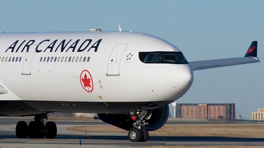 Un camion de restauration endommage un Airbus A330 d’Air Canada