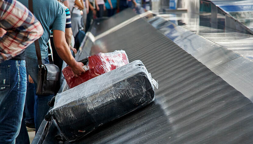 Drame à l’aéroport O’Hare de Chicago : une femme perd la vie en étant piégée dans un tapis roulant