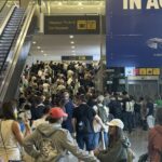 Menace terroriste à l’aéroport de Bruxelles : passagers et membres d’équipage confinés à l’intérieur de l’aéroport.