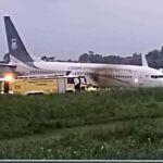 Un Boeing 737-800 de Ceiba Intercontinental termine sa course dans un sol meuble après son atterrissage à l’aéroport de Malabo, en Guinée équatoriale.