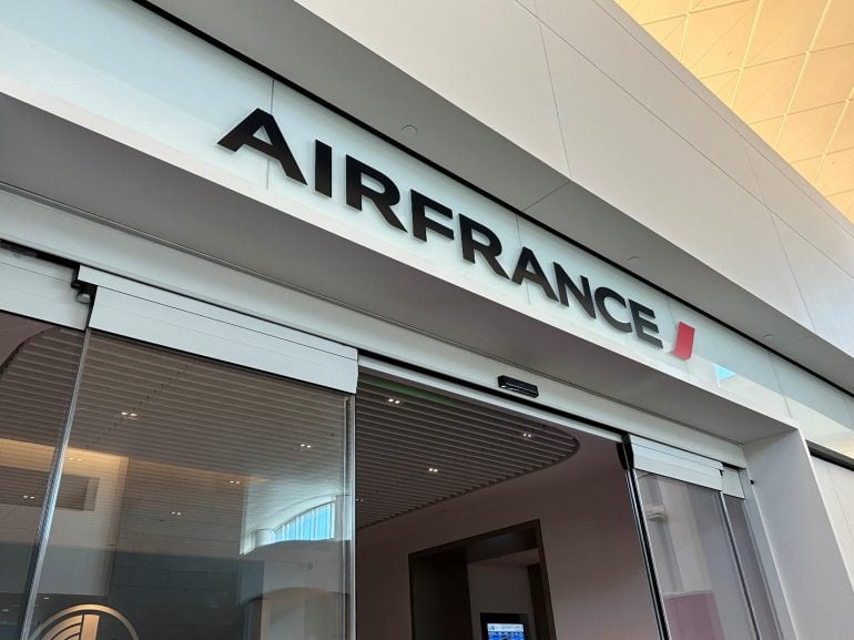 Entrée du salon Air France à LAX