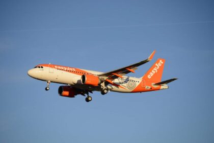 Un voyageur en état d’ébriété écope de 8 mois de prison pour avoir perturbé un vol easyJet et provoqué son détournement