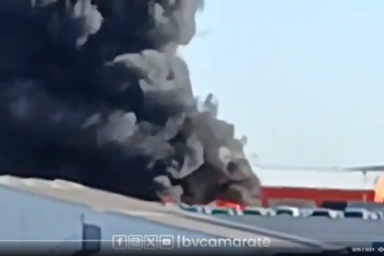 Un violent incendie ravage des centaines de véhicules dans le parking longue durée de l’aéroport de Lisbonne.