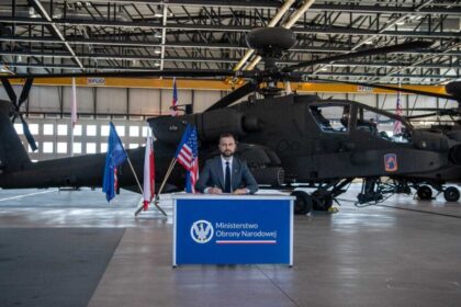 Un moment de « percée » pour l’aviation militaire polonaise avec la signature de l’accord pour les Apache