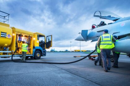 La RAF utilise du carburant aéronautique durable dans ses opérations courantes. 

La Royal Air Force intègre une approche écologique en utilisant du carburant aéronautique durable dans ses opérations quotidiennes.