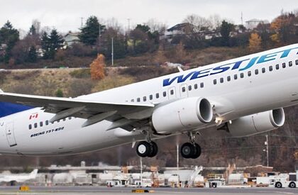 WestJet s’efforce de remettre en état 16 avions impactés par l’orage de grêle.