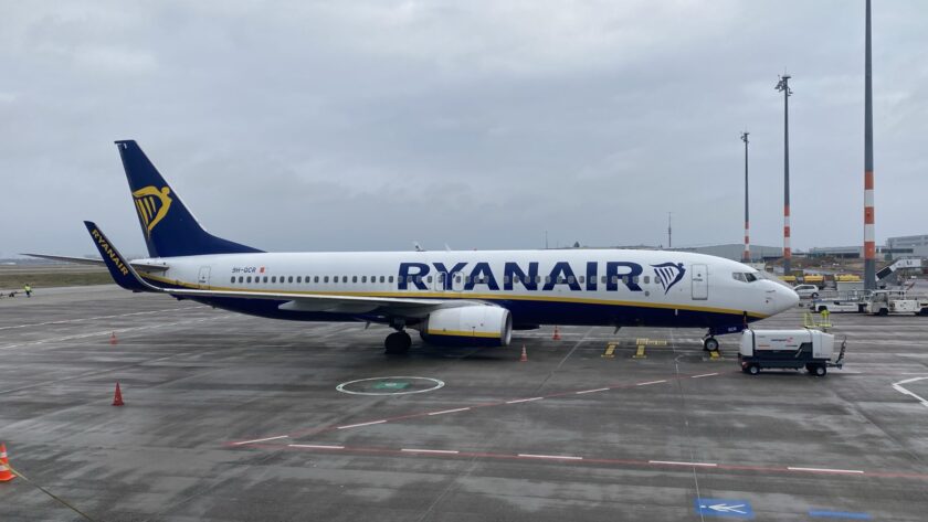 Ryanair diminue de 20 % sa capacité à Berlin, y compris les vols vers Bruxelles, en raison des coûts d’accès élevés et des taxes.