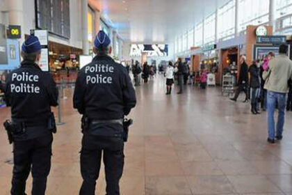 Renforcement de la présence policière à l’aéroport de Bruxelles après une alerte de sécurité jeudi soir.