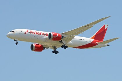 Avianca attaque en justice un passager perturbateur pour 30 000 $ après l’agression d’un membre d’équipage, entraînant l’annulation du vol de retour