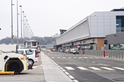 La grève à l’aéroport de Charleroi se prolonge jusqu’au vendredi matin entraînant l’annulation de tous les vols pour la journée.