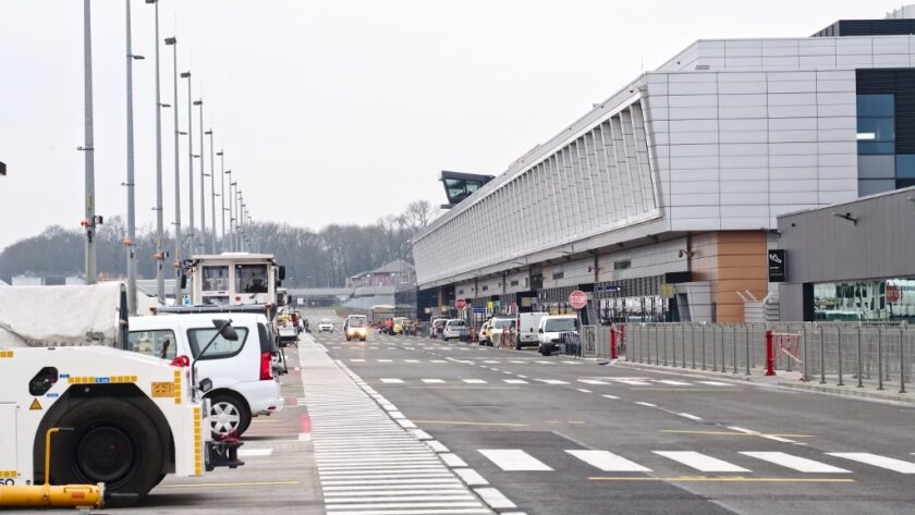 La grève à l’aéroport de Charleroi se prolonge jusqu’au vendredi matin entraînant l’annulation de tous les vols pour la journée.