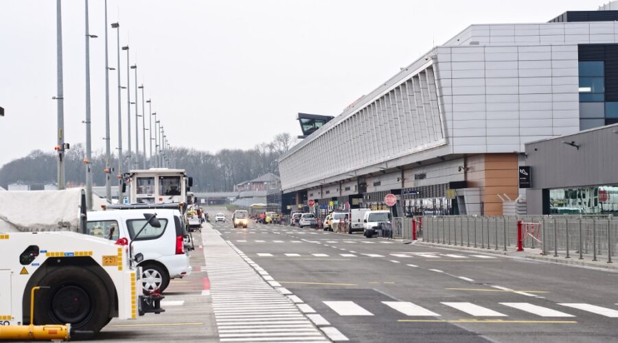 La grève à l’aéroport de Charleroi se prolonge jusqu’au vendredi matin entraînant l’annulation de tous les vols pour la journée.