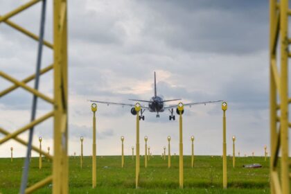 Essais d’approche plus raide à Brussels Airport pour réduire le bruit et les émissions: partenariat avec skeyes