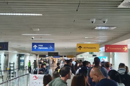 Les voyageurs hors espace Schengen ont subi un retard de plus de deux heures lors du contrôle des passeports à l’aéroport de Bruxelles.