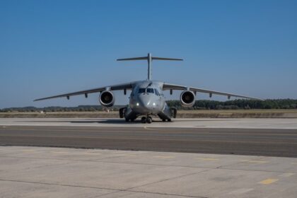 Embraer livre le premier C-390 Millennium à la Hongrie, une nouvelle capacité de l’OTAN avec une unité de évacuation médicale