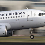 Un pilote de Brussels Airlines est arrêté (et plus tard licencié) après avoir présenté un « passeport de camouflage » au contrôle frontalier.