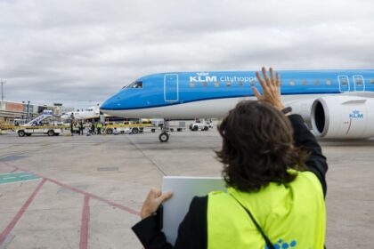 L’atterrissage à Valence du vol durable de KLM Cityhopper pour « Le Défi de l’Aviation »