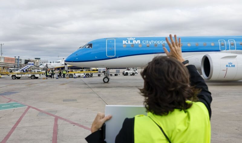 L’atterrissage à Valence du vol durable de KLM Cityhopper pour « Le Défi de l’Aviation »