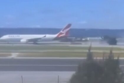 Un avion de Qantas endommage la piste de l’aéroport de Perth, entraînant des restrictions sur les bagages pour les vols internationaux