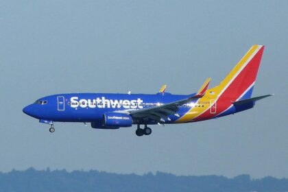 Enquête en cours de la FAA et du NTSB sur une quasi-collision entre des avions d’Alaska et de Southwest Airlines à l’aéroport de Nashville