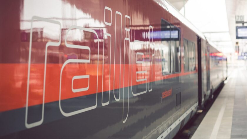 Le service AIRail d’ÖBB et d’Austrian Airlines s’étend à Innsbruck, renforçant ainsi la connexion avec la plateforme de correspondance de Vienne.