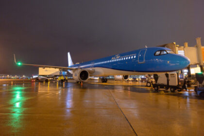 KLM lance son premier vol commercial en Airbus A321neo, renforçant ses efforts en matière de durabilité.