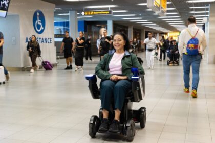 Des fauteuils roulants autonomes disponibles à l’aéroport Amsterdam-Schiphol pour les voyageurs à mobilité réduite