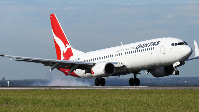 Qantas condamné à une amende de 100 millions de dollars pour la vente de billets sur des vols annulés, touchant plus de 86 000 clients