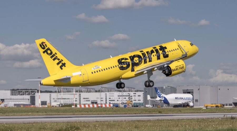 Spirit Airlines envisage de déposer le bilan selon le chapitre 11 en raison de difficultés financières et d’une échéance de dette