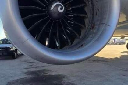 Le moteur du Boeing 787 d’American Airlines endommagé suite à un incident avec un conteneur à Chicago O’Hare