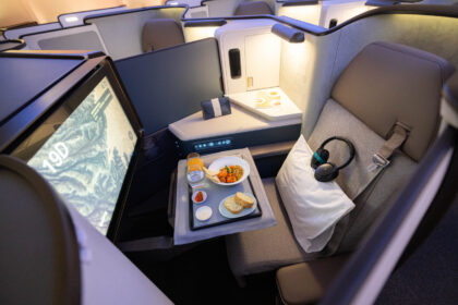 Cathay Pacific dévoile Aria Suite : Une nouvelle référence en matière de voyage en classe affaires.