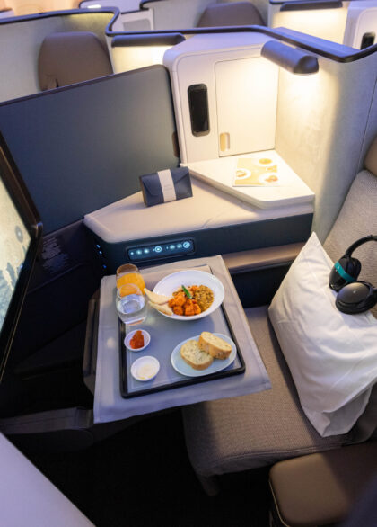 Cathay Pacific dévoile Aria Suite : Une nouvelle référence en matière de voyage en classe affaires.