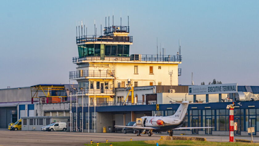 Avancée du projet de tour numérique à l’aéroport de Charleroi Bruxelles Sud grâce à l’installation d’un nouveau mât de caméra