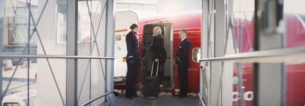 Norwegian Airlines clôt ses installations à Stavanger et Trondheim, suscitant des protestations des employés en raison de mesures d’économie.