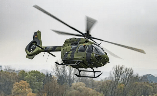 Airbus livre le premier H145M « Hélicoptère de Combat Léger » aux Forces Armées Allemandes – L’aviation du constructeur européen a franchi une nouvelle étape en livrant le premier H145M, dédié aux opérations de combat léger, aux forces armées allemandes.