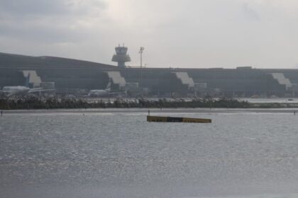 Inondations à l’aéroport de Barcelone suite à des pluies torrentielles, annulations de vols en Catalogne.