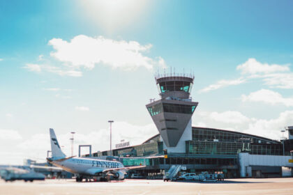 Accident mortel lors de travaux de maintenance d’un avion à l’aéroport d’Helsinki-Vantaa sous enquête