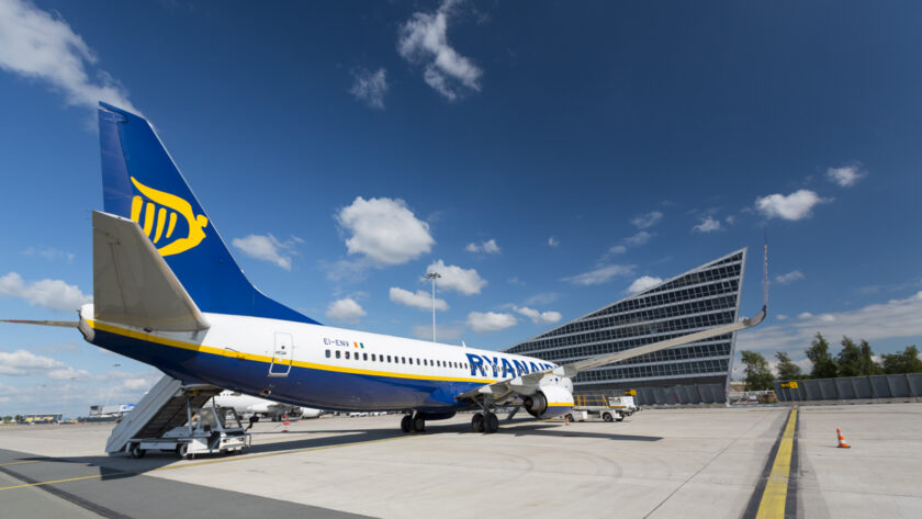 Ryanair critique le Royaume-Uni et la France pour l’augmentation des taxes sur les voyages aériens, met en garde contre une baisse du tourisme et de l’emploi